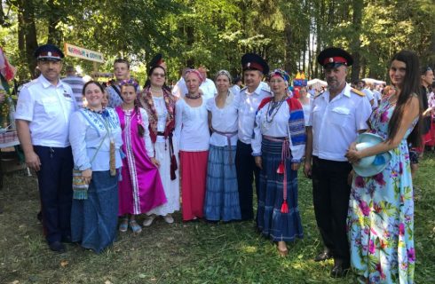Атаман Альховик поздравил жителей села Богословское.